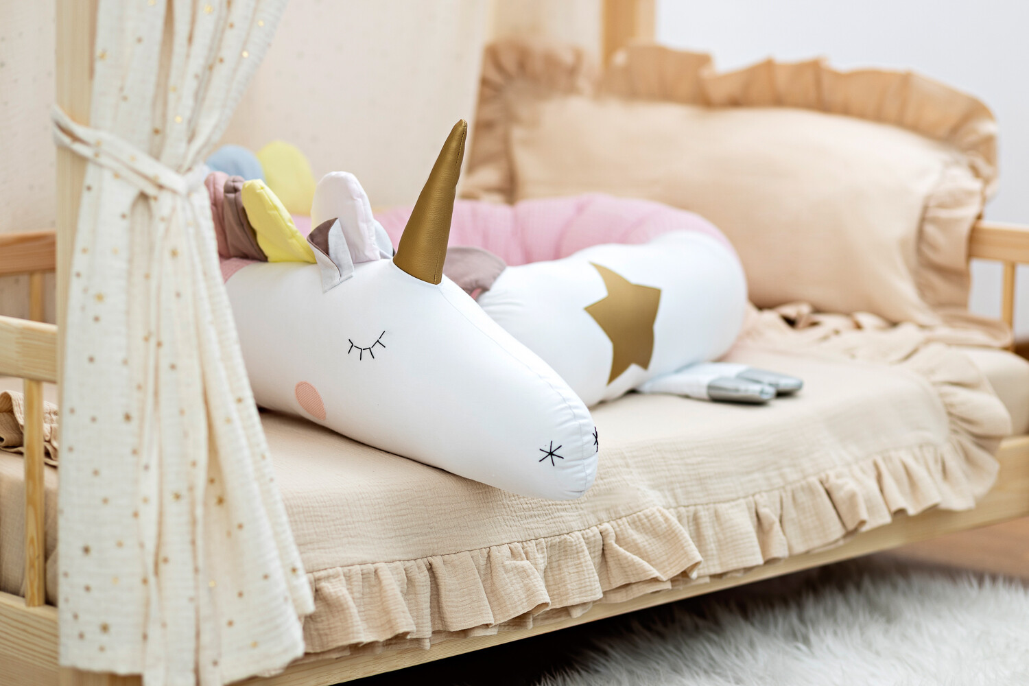 Ochraniacz do łóżeczka Jednorożec – różowy z wafelkowej bawełny - obrazek 2