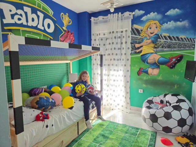 ⚽✨ Marzenie każdego małego piłkarza ✨⚽
Tak wygląda pokój Pabla – pełen koloru, energii i prawdziwej pasji do piłki nożnej 🏆💙
Nasz model łóżka Bramka staje się sercem dziecięcego pokoju, tworząc przestrzeń, w której zabawa, marzenia i odpoczynek idą w parze.
Zaprojektowane z myślą o dzieciach:
✔️ bezpieczne
✔️ solidne i trwałe
✔️ funkcjonalne
✔️ z designem, który pobudza wyobraźnię
Bo łóżko to nie tylko miejsce do spania…
To przestrzeń, w której rodzą się marzenia przyszłych mistrzów ⚽🌟
Dziękujemy za podzielenie się z nami tym wyjątkowym wnętrzem 🤍
#PokójDziecięcy
#ŁóżkoBramka
#MałyPiłkarz
#PiłkarskieMarzenia
#PokójChłopca
#DziecięceWnętrza
#InspiracjeWnętrz
#ŁóżkoDlaDziecka
#ScandiStyle
#SkandynawskiStyl
#ScandiLand
#ScandiLandKids
#DziecięceMarzenia
#FutureChampion ⚽✨