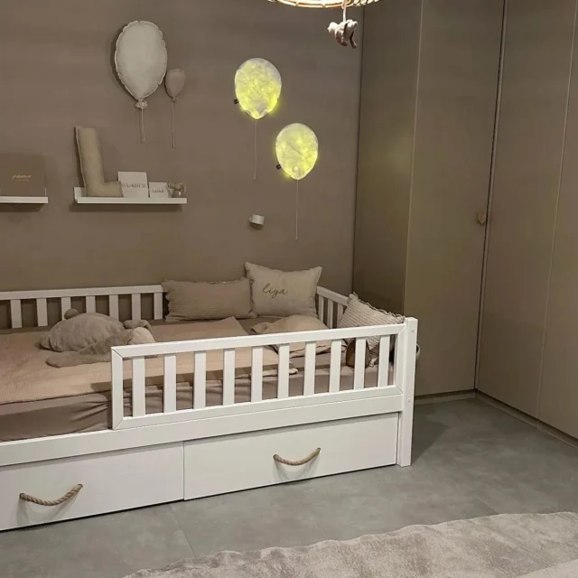 ✨ Klasyka, która nigdy nie wychodzi z mody ✨
Model Aria z szufladą to połączenie ponadczasowego designu, bezpieczeństwa i funkcjonalności 🤍
Bo piękne sny zaczynają się od dobrego łóżka ✨
#łóżkodladziecka #pokójdziecka #inspiracjepokojdziecka #mebledladzieci #łóżkolivio #drewnianemeble #wnętrzadladzieci #kidsroominspo #kidsroomdecor #skandynawskiwystrój #mamaisyn #mamacórka #pokójmalucha #przytulnewnętrza #aranżacjapokoju #scandiland