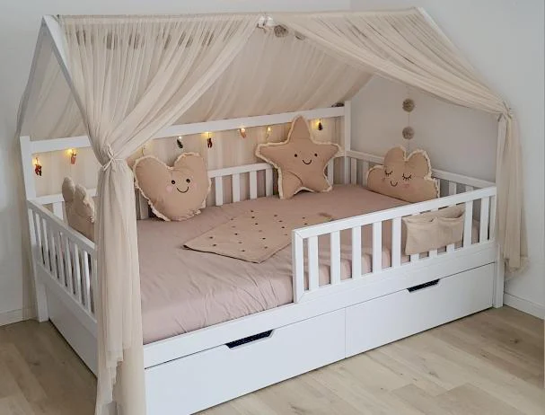 🤍 Dziś przedstawiamy aranżację z naszym Modelem KORI — magia w dziecięcym pokoju 🤍
Subtelna forma domku, miękki baldachim i przytulne dodatki tworzą wyjątkową przestrzeń do snu, zabawy i codziennych marzeń ✨
KORI sprawia, że każdy wieczór staje się bardziej bajkowy 🏡💫
#łóżkodladziecka #pokójdziecka #inspiracjepokojdziecka #mebledladzieci #łóżkolivio #drewnianemeble #wnętrzadladzieci #kidsroominspo #kidsroomdecor #skandynawskiwystrój #mamaisyn #mamacórka #pokójmalucha #przytulnewnętrza #aranżacjapokoju #scandiland